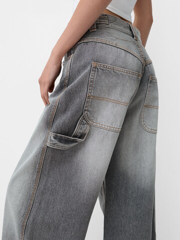 Wide leg Jeans di Bershka in grigio