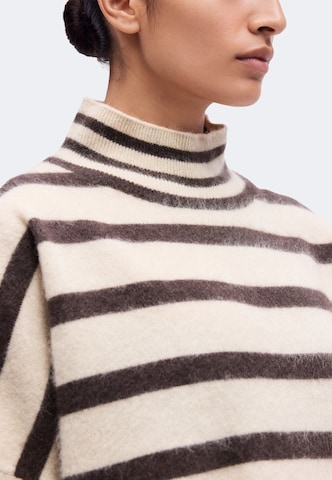 Pullover di COMMA in beige