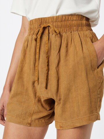 Free People Loosefit Shorts in Braun