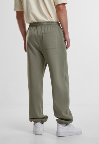 Tapered Pantaloni di Urban Classics in verde