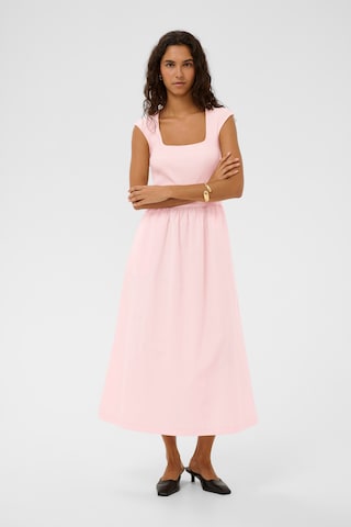 Robe 'Simone Phoebe' SOAKED IN LUXURY en rose : devant