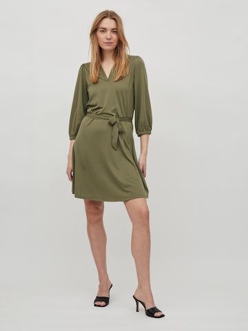 Vila Tall - Vestidos camiseiros 'Edena' em verde: frente