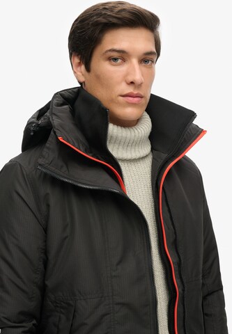 Veste mi-saison 'Yachter' Superdry en noir