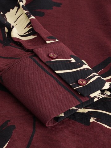 Next Pluus, värv punane