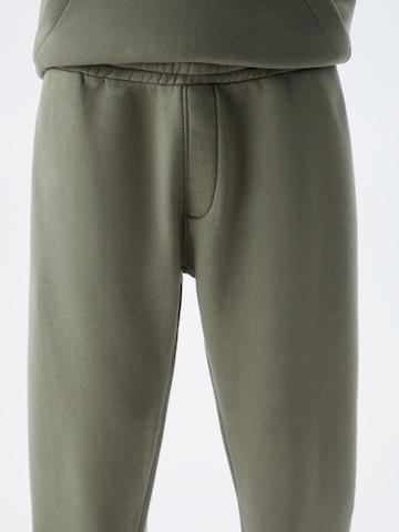 Pull&Bear Normalny krój Spodnie w kolorze zielony