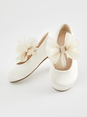 Next Ballerina's ' Brautjungfer' in Wit