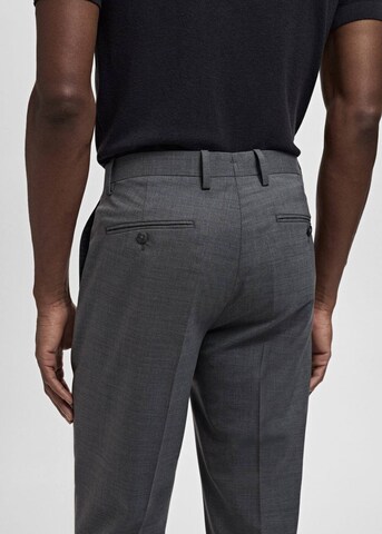 MANGO MAN Loosefit Bügelfaltenhose in Grau