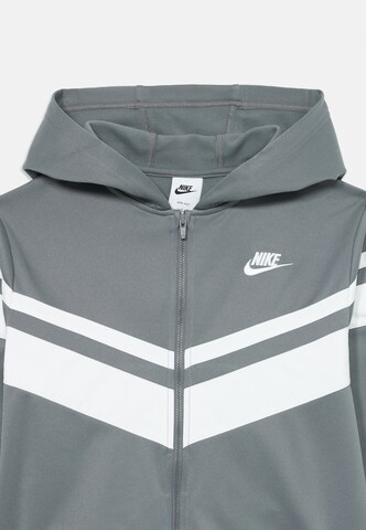 Nike Sportswear Joggingová souprava – šedá