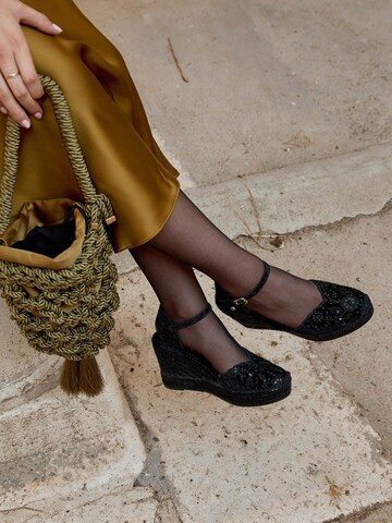 Alhamas Pumps 'Alpargata Cuña 10 cm Terciopelo' in Zwart