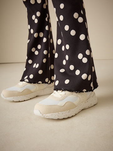 melns Next Plati gali Bikses