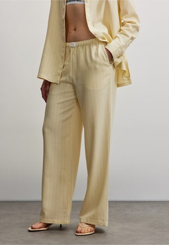 Pegador Loose fit Pants 'Olga' in Yellow: front
