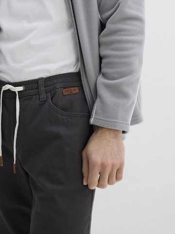 Regular Pantalon bonprix en gris