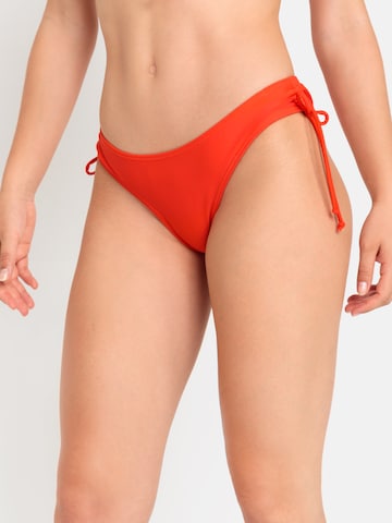 LSCN by LASCANA Bikinibroek 'Gina' in Rood: voorkant