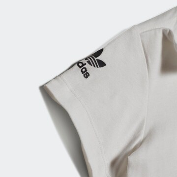 T-Shirt 'Graphic' ADIDAS ORIGINALS en blanc