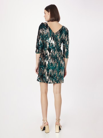 Rochie de cocktail de la Wallis pe verde