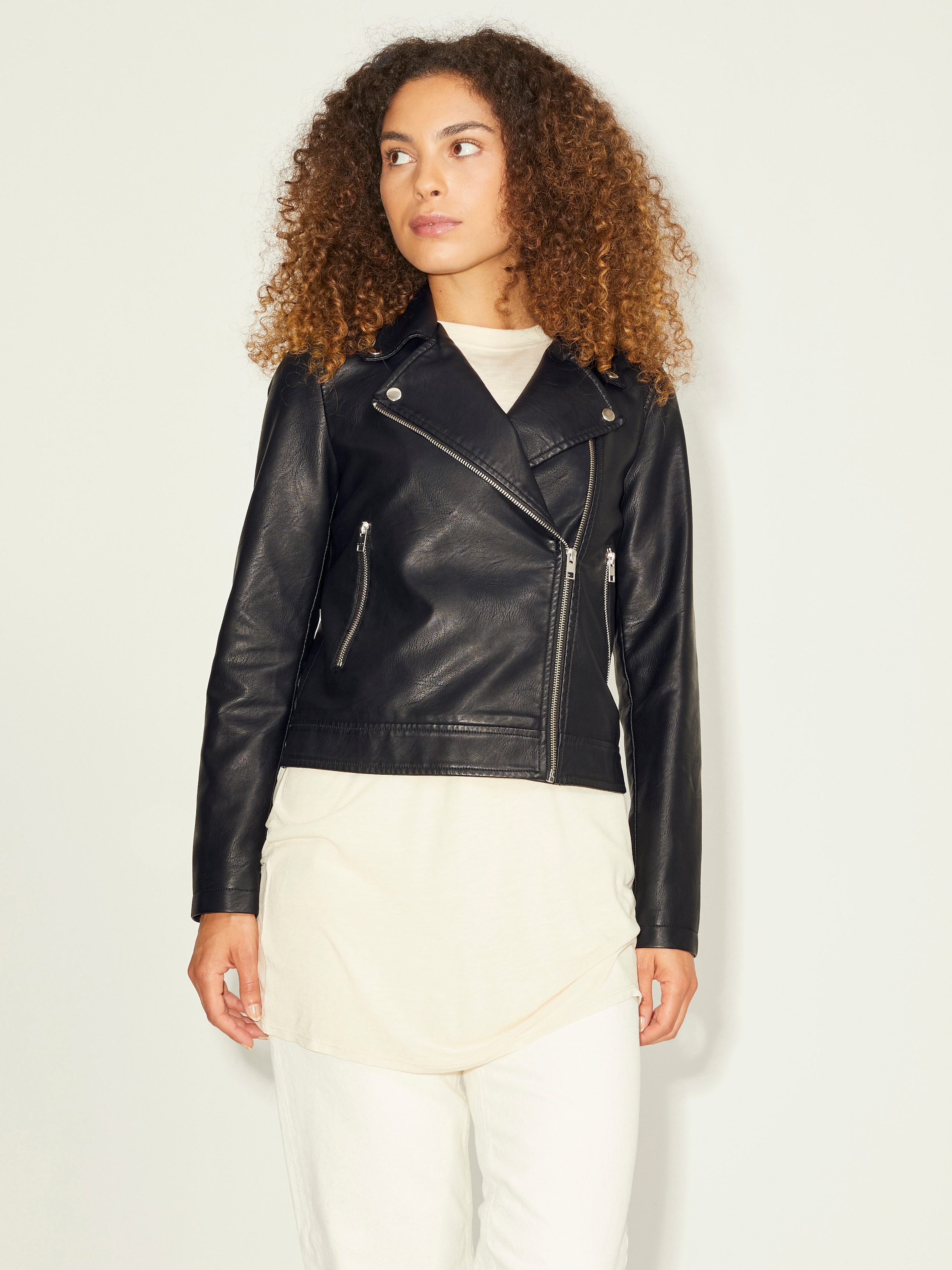 JJXX Between-Season Jacket 'Gail' in Black | ABOUT YOU JJXX Between-Season Jacket 'Gail' in Black | ABOUT YOU