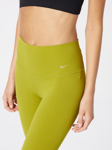 Skinny Pantaloni sport 'ZENVY' de la NIKE pe verde