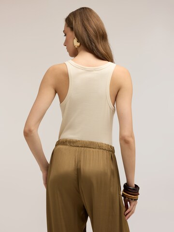 Haut MOTIVI en beige