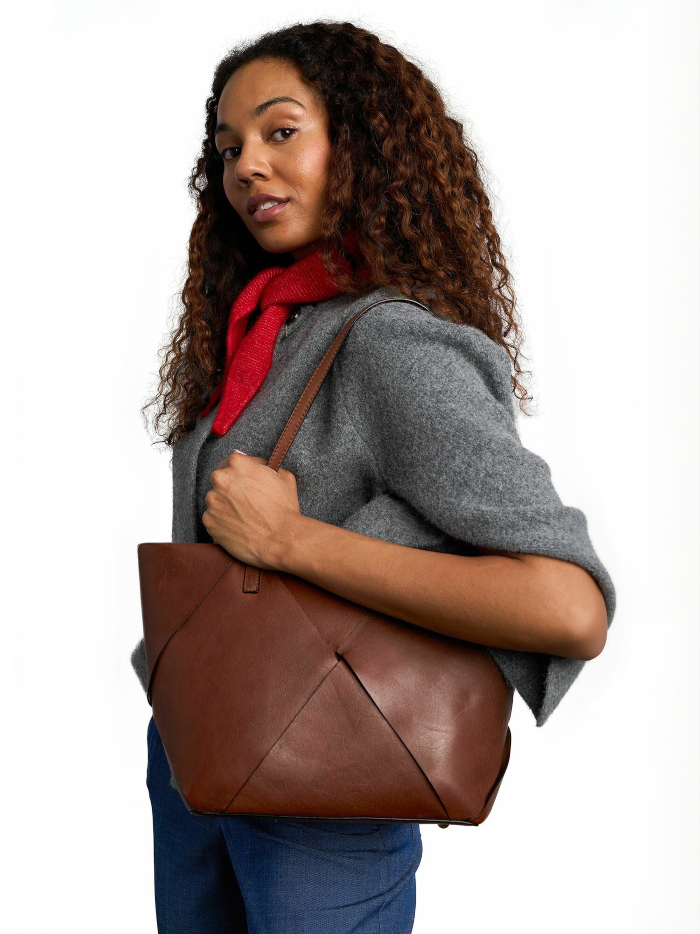 RE:DESIGNED Bag ' Olia ' in Braun: Vorderseite