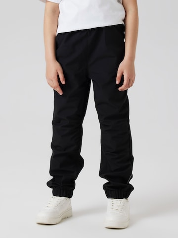 NAME IT - Tapered Pantalón 'NKNALFALIGHT08' en negro: frente