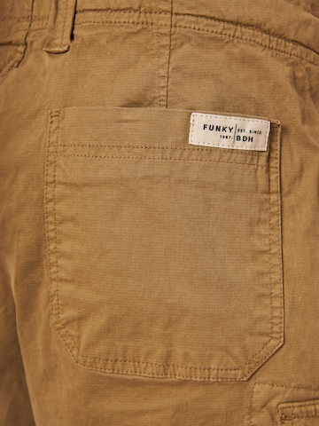 Loosefit Pantalon cargo Funky Buddha en beige