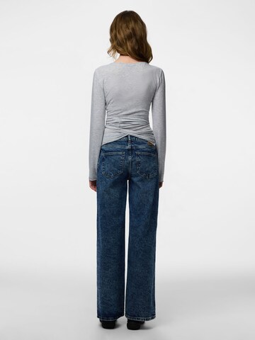 PIECES Top 'PCROYA' in Grey