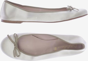 PRETTY BALLERINAS Flats & Loafers in 41 in White: front