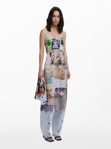 Rochie de la Desigual pe mai multe culori