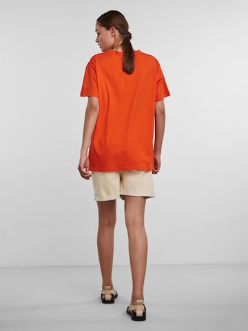 PIECES قميص كبير الحجم 'Rina' بلون برتقالي