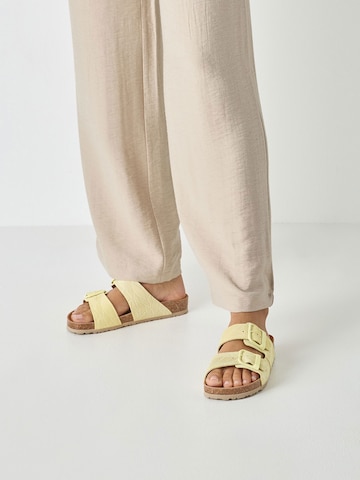 Mule Tamaris en jaune : devant