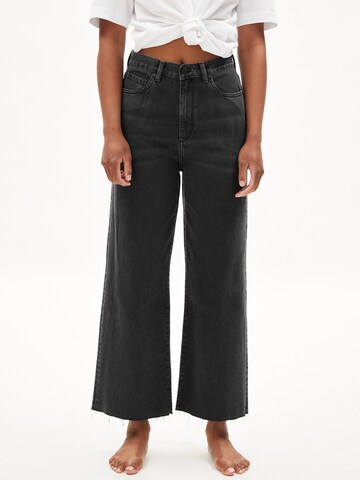 ARMEDANGELS Wide leg Jeans in Zwart: voorkant