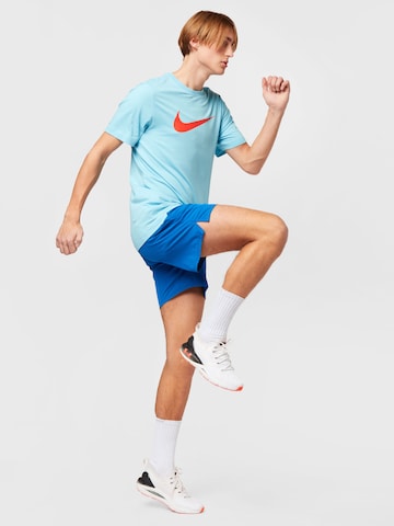 Maglietta 'Swoosh' di Nike Sportswear in blu