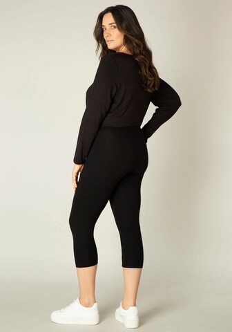 BASE LEVEL CURVY Skinny Leggings in Schwarz