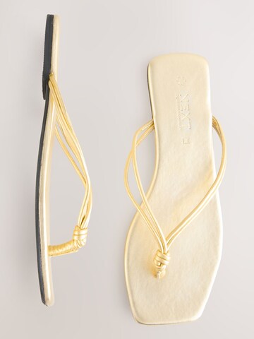 Next - Sandalias de dedo 'Forever Comfort®' en oro