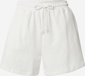 Cotton On Lużny krój Spodnie 'CLUBHOUSE' w kolorze biały: przód