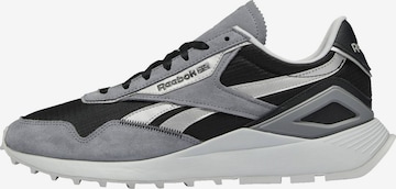 Baskets basses Reebok en gris : devant