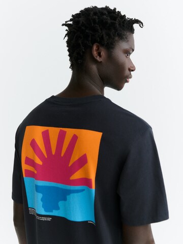 Thinking MU - Camisa 'Zach' em azul: atrás