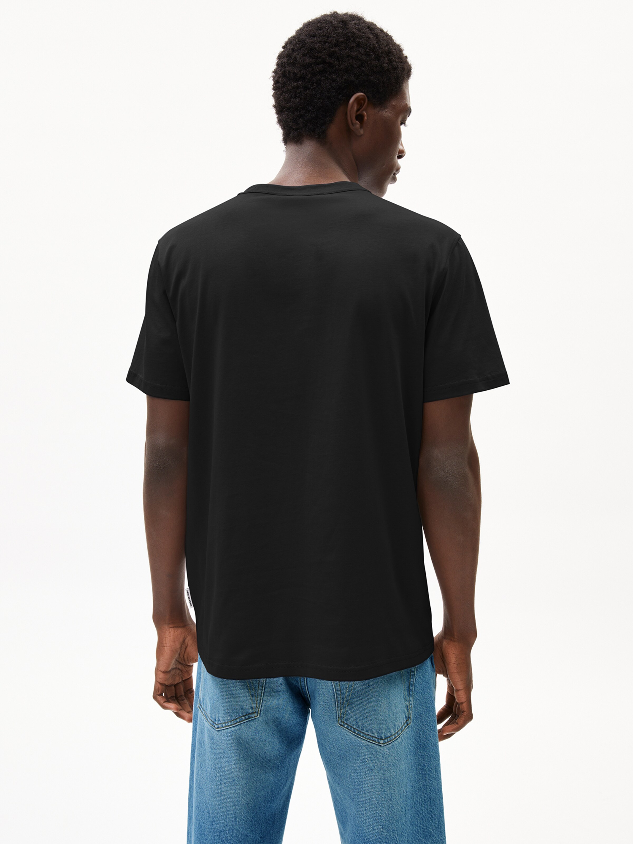 T-Shirt ' MAARKOS POCKET ' ARMEDANGELS en noir