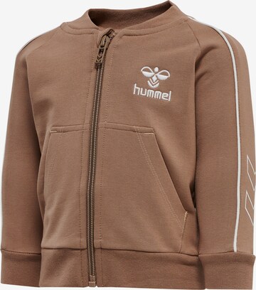 Hummel Sportsweatjacke in Braun