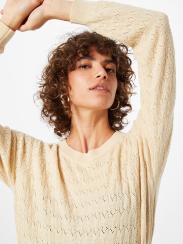 NÜMPH Pullover in Beige