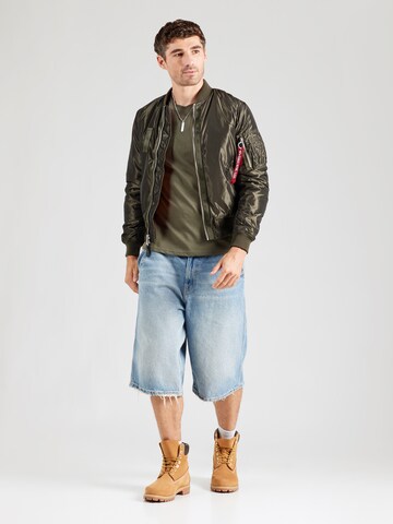 ALPHA INDUSTRIES Футболка в Зеленый