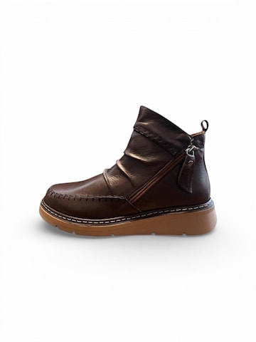 Begoria Boots in Brown: front