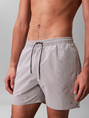Shorts de bain 'Seersucker' Calvin Klein Swimwear en gris