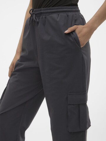 VERO MODA Loose fit Cargo Pants 'KIMBERLY' in Grey