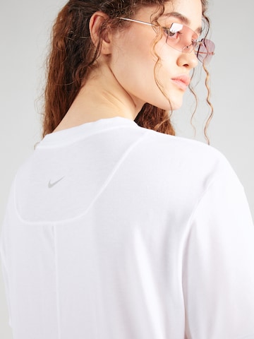 NIKE Λειτουργικό μπλουζάκι 'ONE' σε λευκό