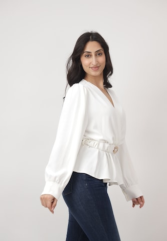 Camicia da donna di Elara in bianco