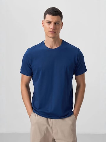 Tommy Life T-Shirts in Blau: Vorderseite