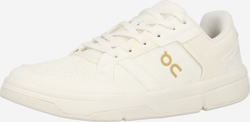 On Sneaker 'THE ROGER Clubhouse Ace' in Weiß: Vorderseite