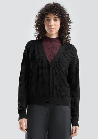 QS Strickjacke in Schwarz: Vorderseite