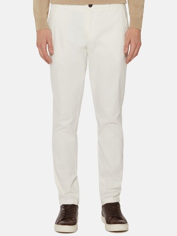 Coupe slim Pantalon chino Boggi Milano en blanc : devant